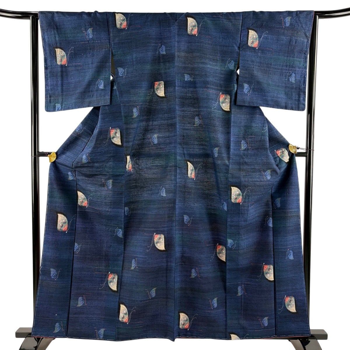紬 身丈161.5cm 裄丈64cm M 袷 本真綿紬 証紙あり 蝶 藍色 正絹 秀品 紬 身丈161.5cm 裄丈64cm M 袷 本真綿紬 証紙あり 蝶 藍色 正絹 秀品
