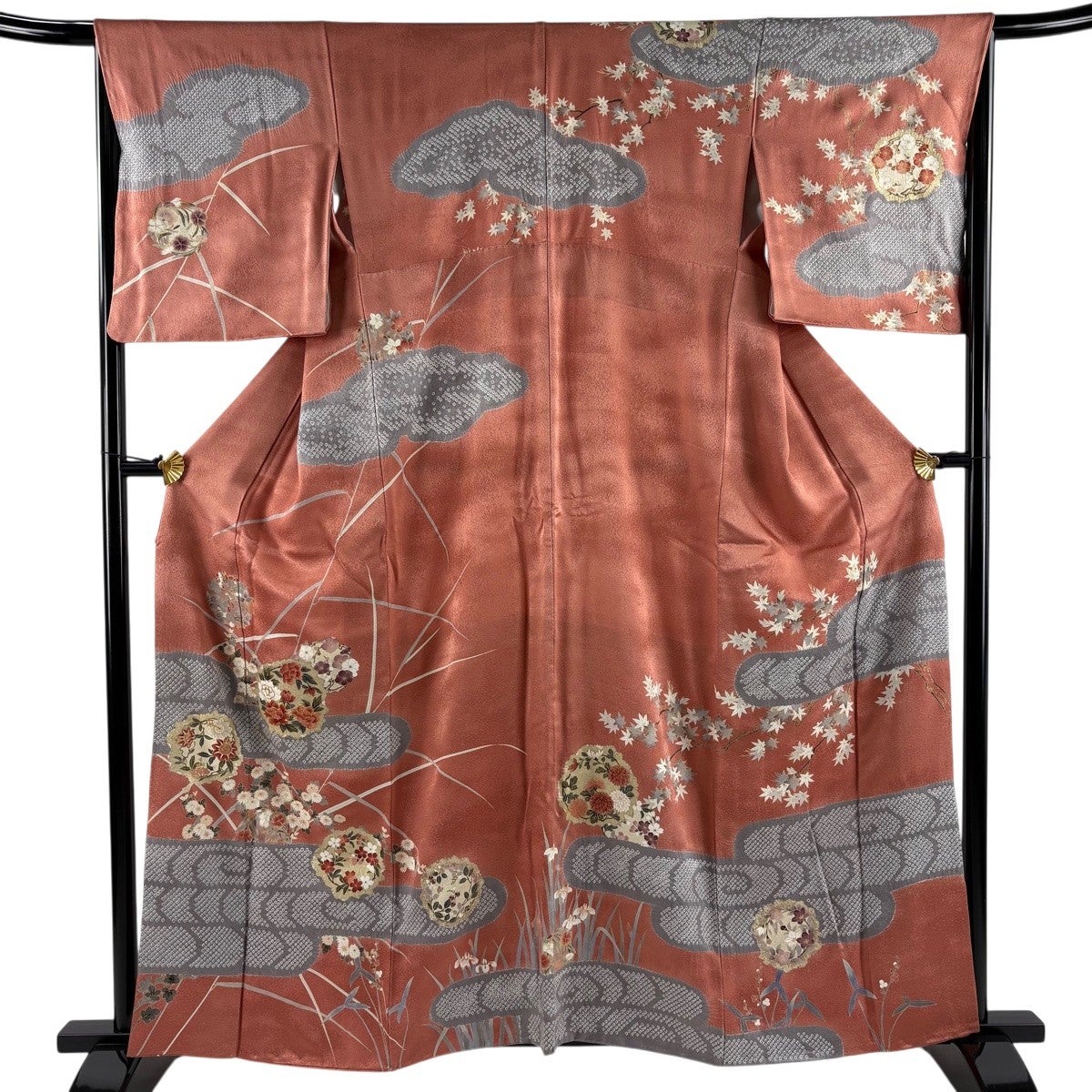 美品 付下げ 身丈161cm 裄丈63cm S 袷 草花 霞 刺繍 サーモンピンク
