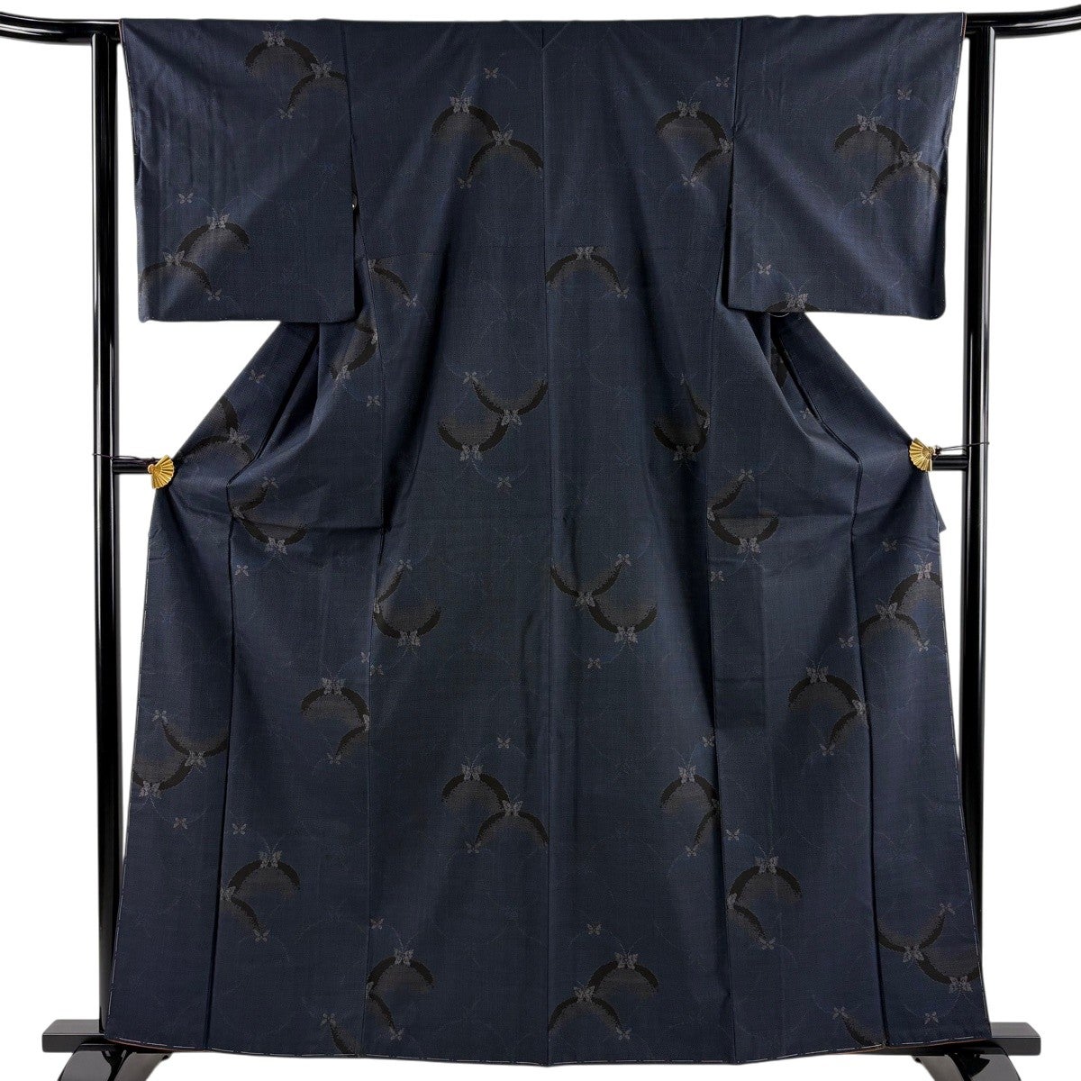 美品】 紬 身丈162.5cm 裄丈61.5cm S 袷 蝶 幾何学模様 紺色 正絹 秀品