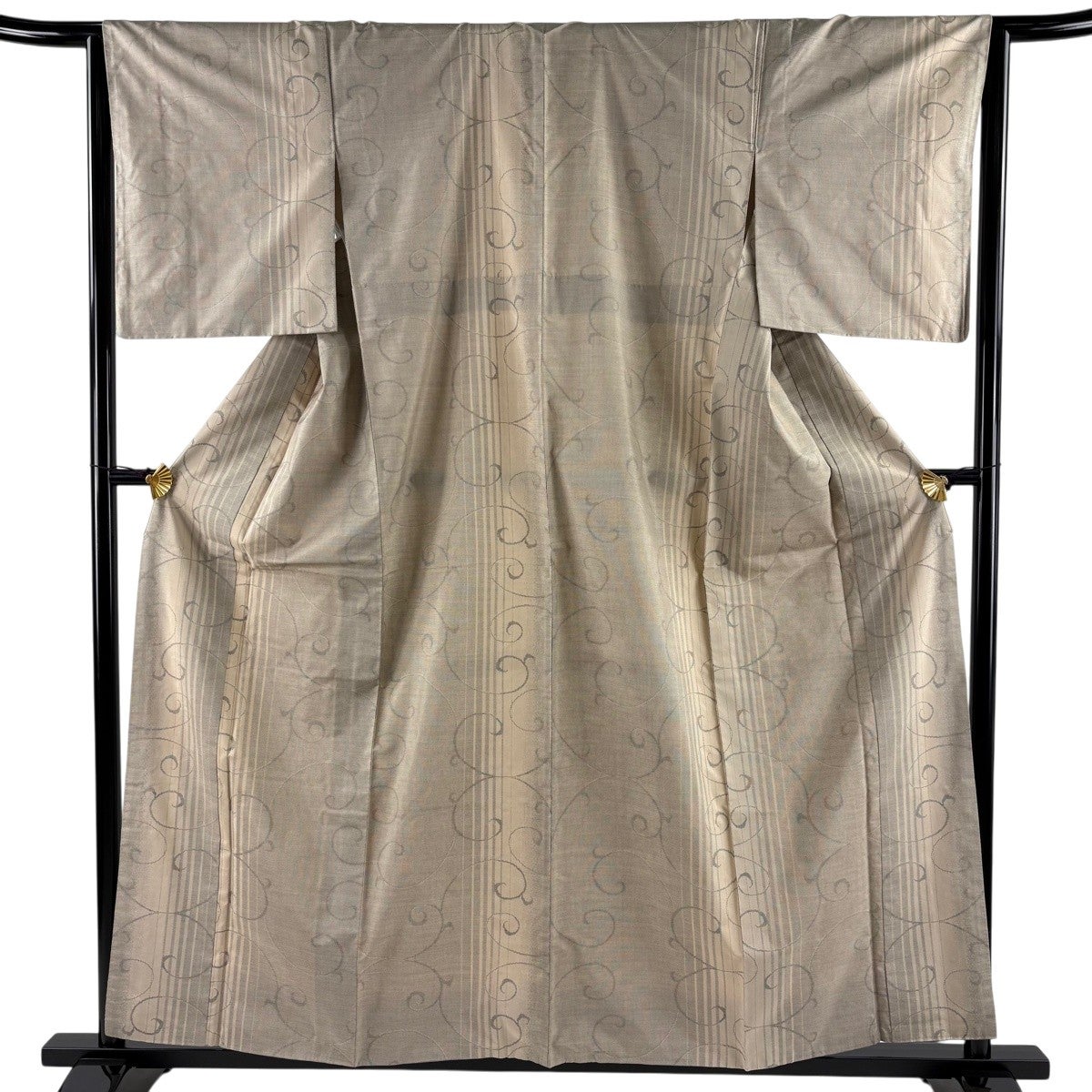 【美品】 紬 身丈158.5cm 裄丈62cm 正絹 名品 【中古】 紬 身丈158.5cm 裄丈63cm S 袷 草花 雲文 焦茶色 正絹 秀品｜中古