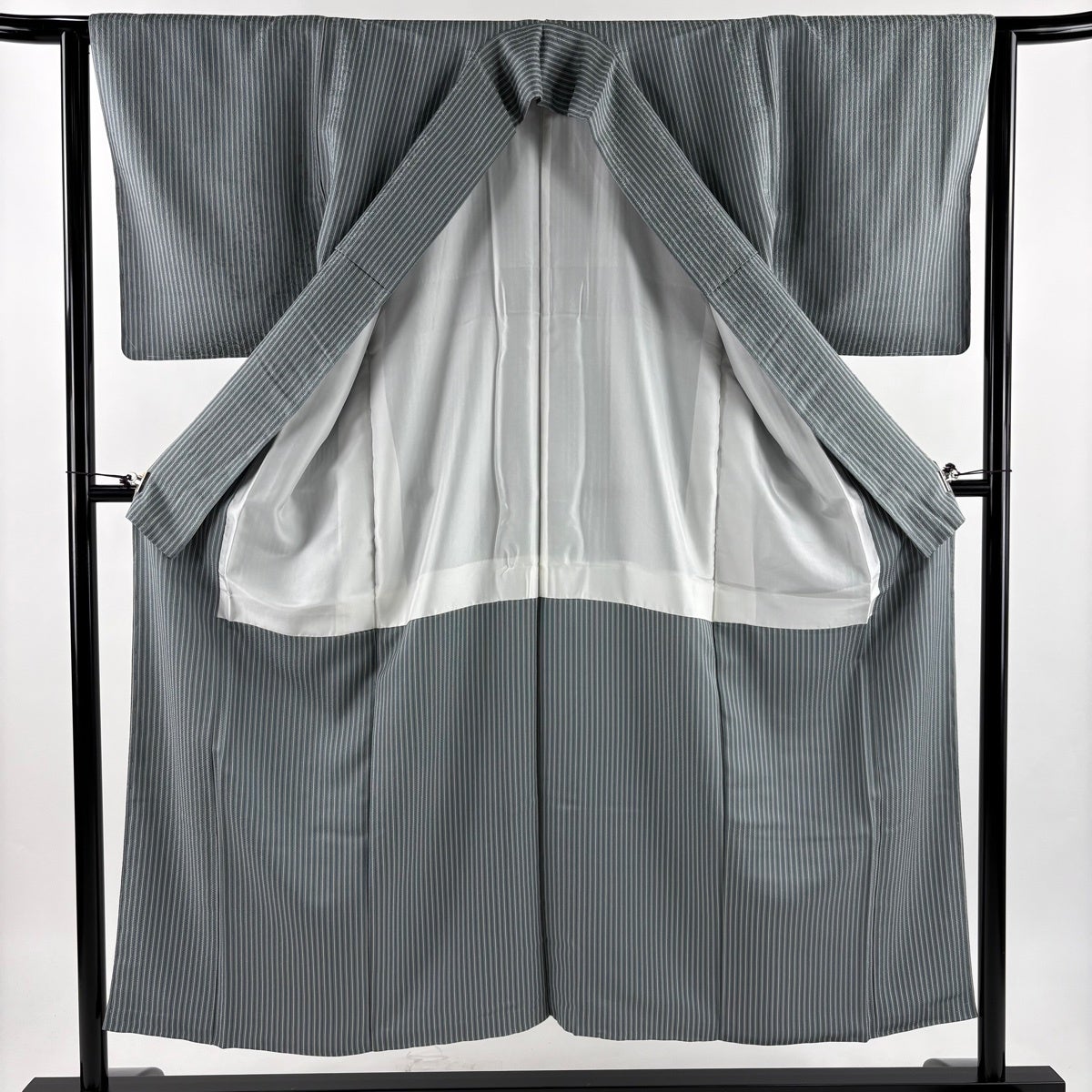 【美品】 小紋 身丈151.5cm 裄丈62.5cm 正絹 秀品 【中古】 小紋 身丈151.5cm 裄丈63.5cm S 袷 菊 桜 金彩 鶯色 正絹 秀品｜中古