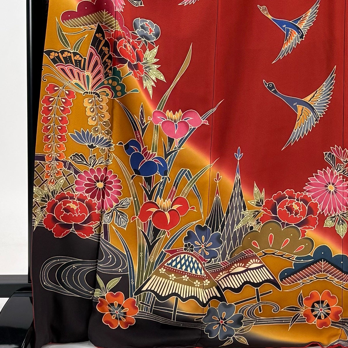 振袖 美品 名品 身丈171cm 裄丈69cm 正絹 【中古】 美品】 振袖 身丈171cm 裄丈67cm M 袷 落款あり 草花 蝶 染め分け