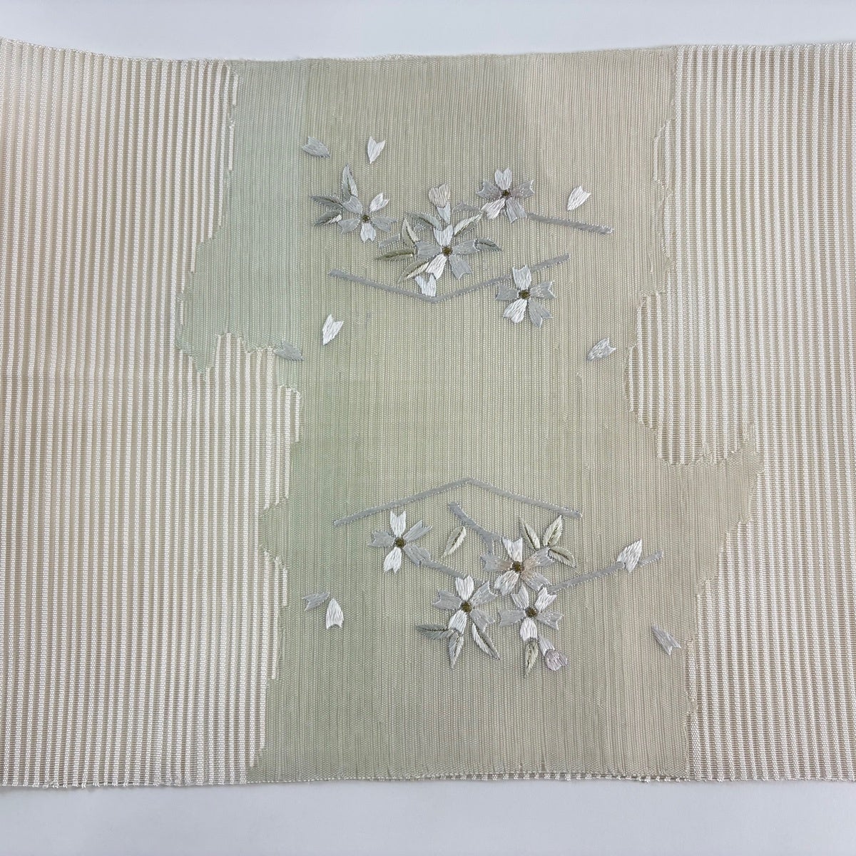 花の刺繍が可愛い夏帯 絽 単衣や夏着物に 正絹 名古屋帯 楽天市場】【P5倍中! 5/16 1:59迄】 夏物 八寸名古屋帯 絽 絽刺し 絽