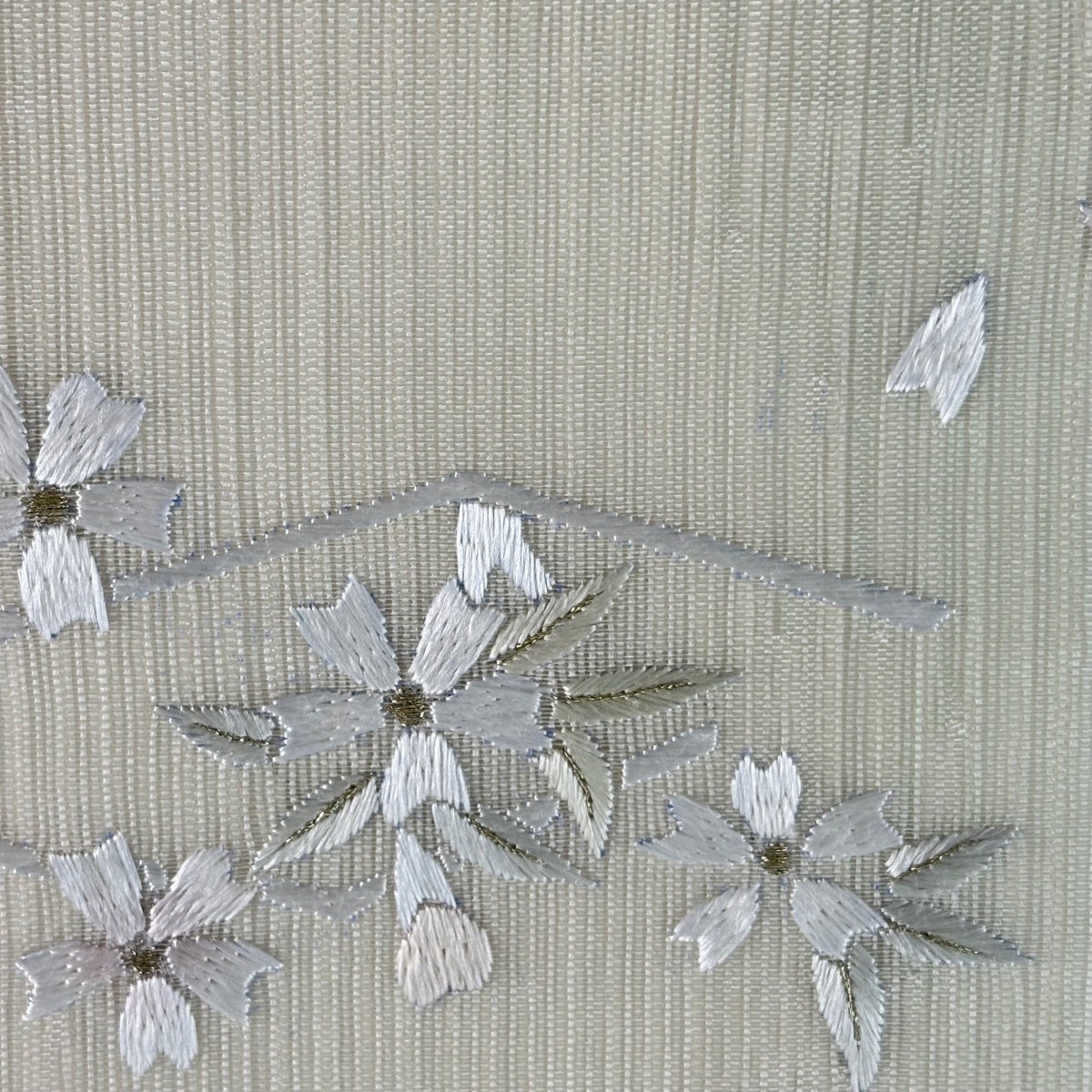 花の刺繍が可愛い夏帯 絽 単衣や夏着物に 正絹 名古屋帯 楽天市場】【P5倍中! 5/16 1:59迄】 夏物 八寸名古屋帯 絽 絽刺し 絽