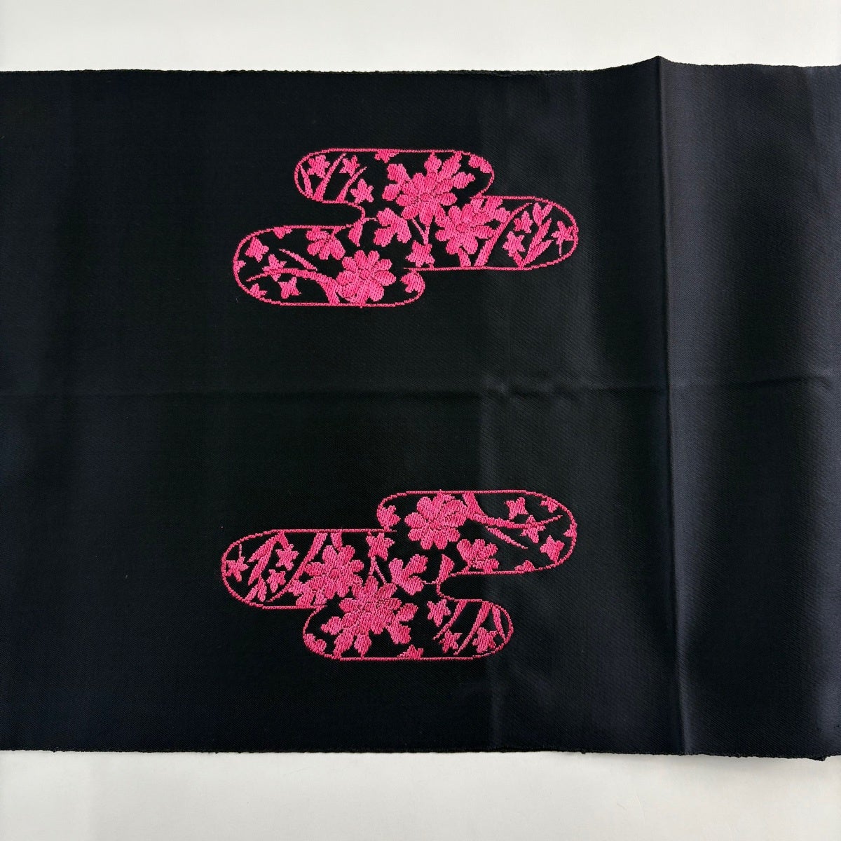 特選 名古屋帯 なごや帯 中古 リサイクル 正絹 本加工 仕立て上がり 金駒刺繍 霞に花の図 濃紺色 多色 金 きもの北條 A1329-8 名古屋帯 秀品 関西仕立て ヱ霞 草花 刺繍 黒 正絹｜中古・古着