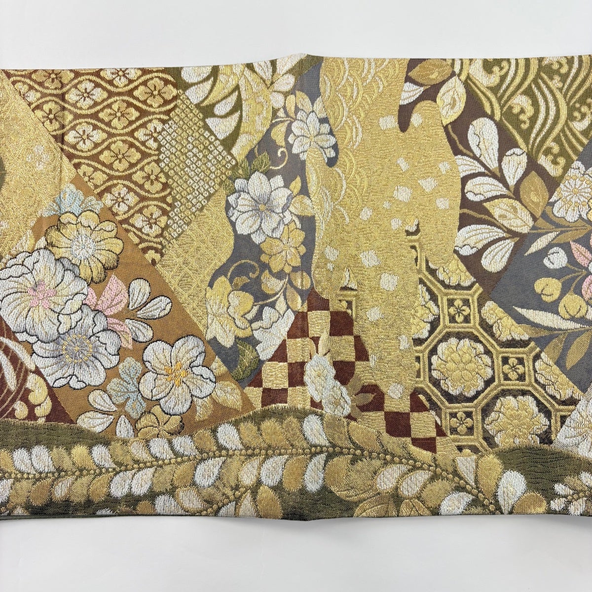 袋帯 中古 リサイクル 兎の図 うさぎ 箔糸 鼠系色 金銀 A857-7 袋帯 秀品 やまと 桜 うさぎ 金銀糸 箔 金色 六通 正絹｜中古・古着