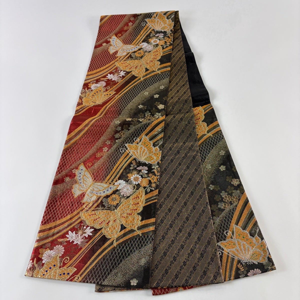 専用︎◼︎C1281◼︎オーダー品 高級袋帯 正絹 草花 鱗 箔(〜270cm) 袋帯 秀品 蝶 草花 金銀糸 箔 赤 六通 正絹｜中古・古着・リサイクル