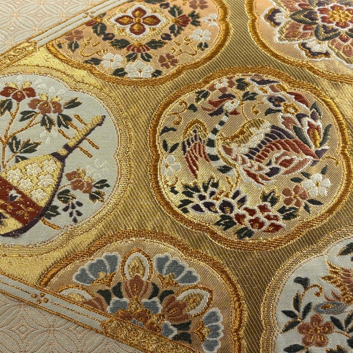 付下げ 華柄模様 金駒刺繍 金銀糸 燻色 K-5500 付下げ 華柄模様 金駒刺繍 金銀糸 燻色 K-5500の通販はau PAY