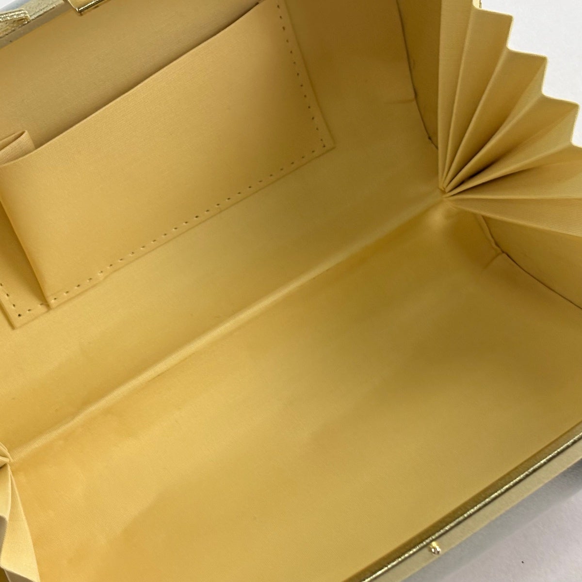 和装バッグ 優品 フォーマル 桜 金彩 黒 エナメル 和装小物｜中古