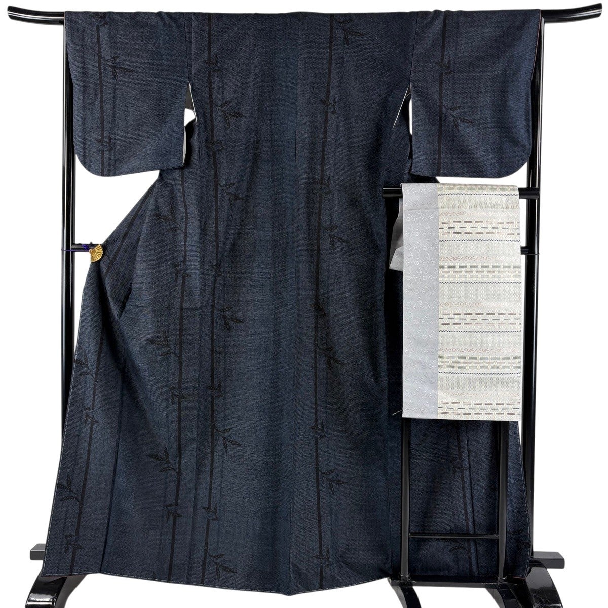 【美品】 紬 身丈161cm 裄丈63cm 正絹 名品 【中古】 紬 身丈161.5cm 裄丈63cm S 袷 鳥 雪輪 灰紫 正絹 名品｜中古・古着