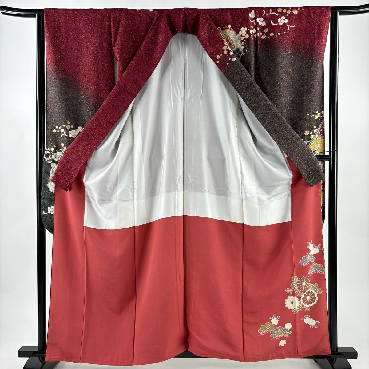 振袖 身丈159cm 裄丈63cm 正絹 名品 【中古】 振袖 身丈159cm 裄丈63cm S 袷 蝶 草花 金彩 金通し 焦茶色 正絹 名品
