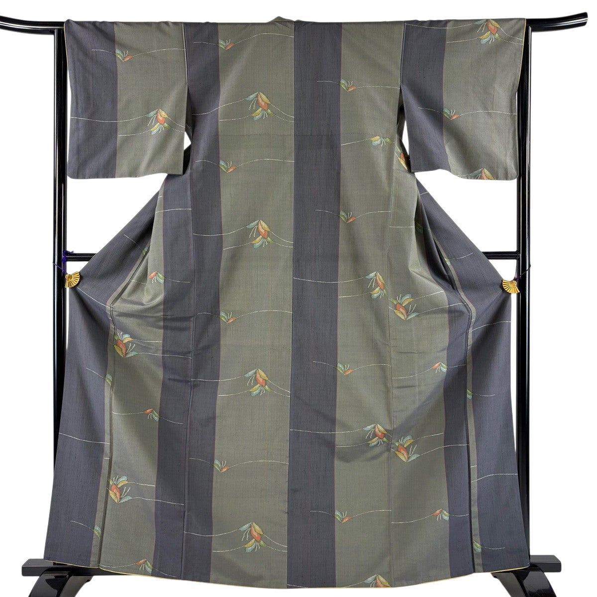 美品】 紬 身丈161cm 裄丈65cm M 袷 変わり滝縞 証紙あり 縦縞 薄紫