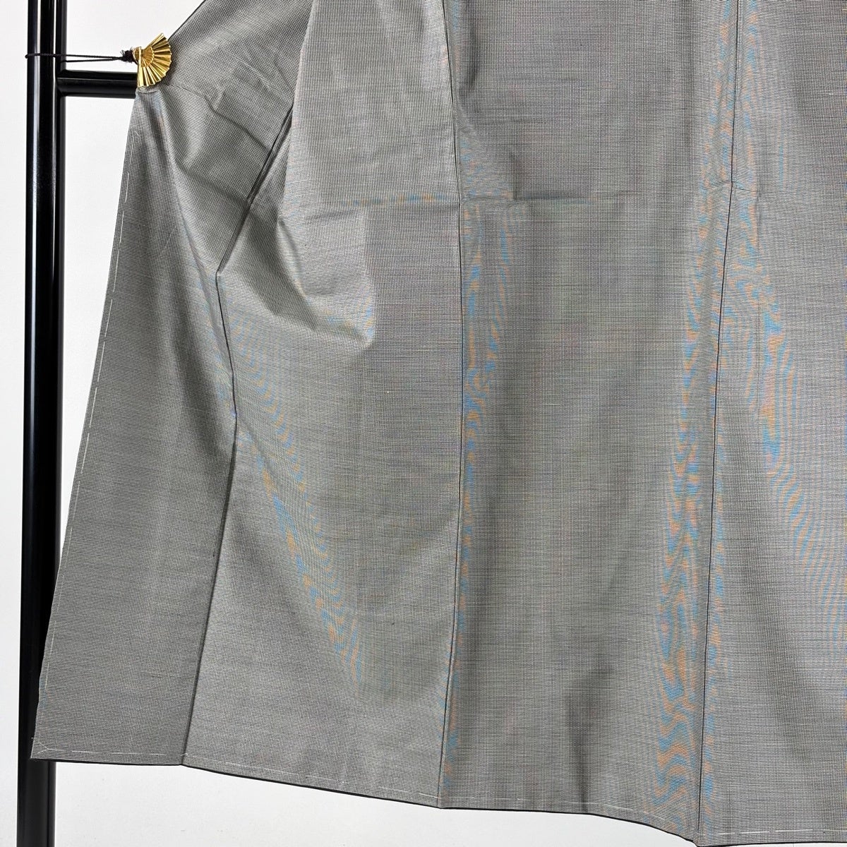 美品】 男着物 身丈141cm 裄丈67cm M 袷 紬 格子 灰色 正絹 秀品｜中古