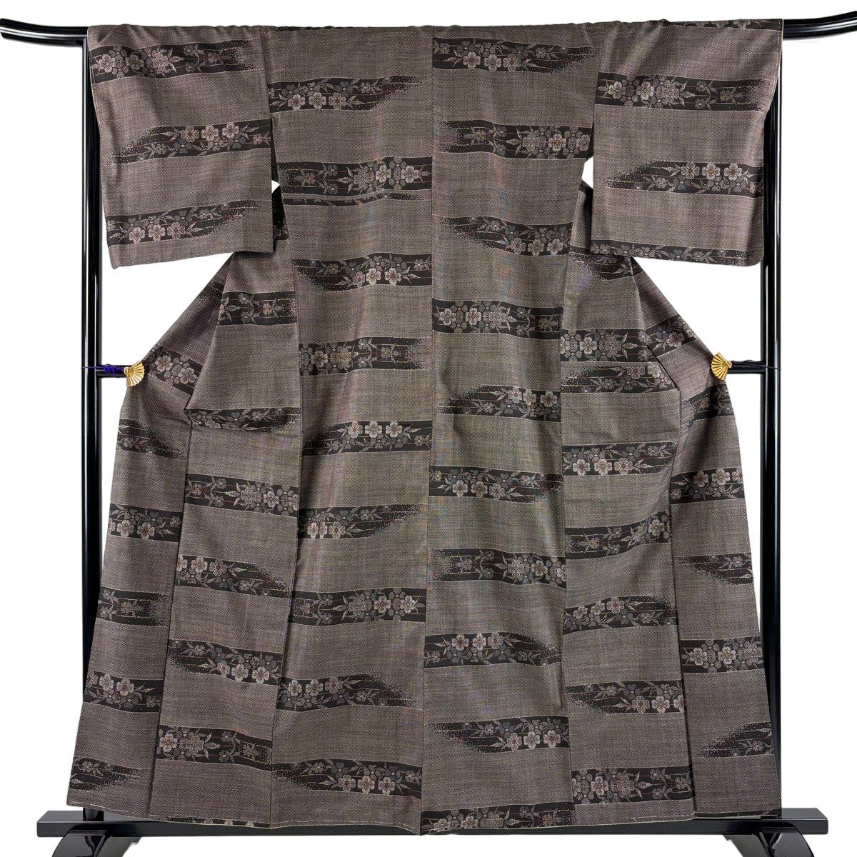 美品】 紬 身丈151cm 裄丈63cm S 袷 松 建物 焦茶色 正絹 秀品｜中古