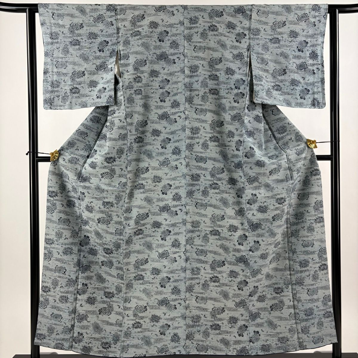 江戸小紋 身丈158cm 裄丈61cm 正絹 秀品 【中古】 江戸小紋 身丈158.5cm 裄丈65cm M 袷 落款あり 万筋 灰色 正絹 名品