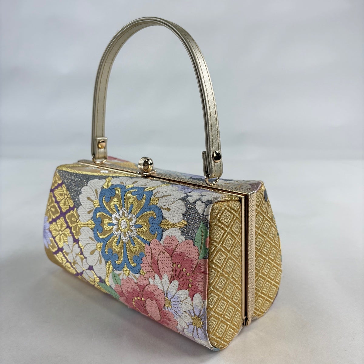 美品】和装バッグ 優品 フォーマル 華文 花菱 金銀糸 金色 和装小物