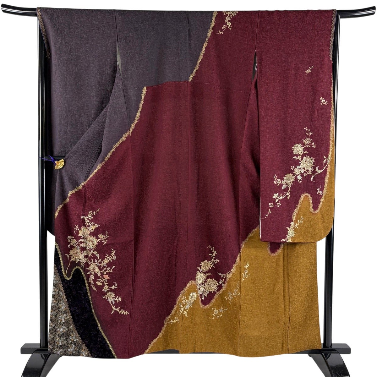 美品】 振袖 身丈160cm 裄丈66cm M 袷 やまと 草花 花唐草 刺繍 金彩