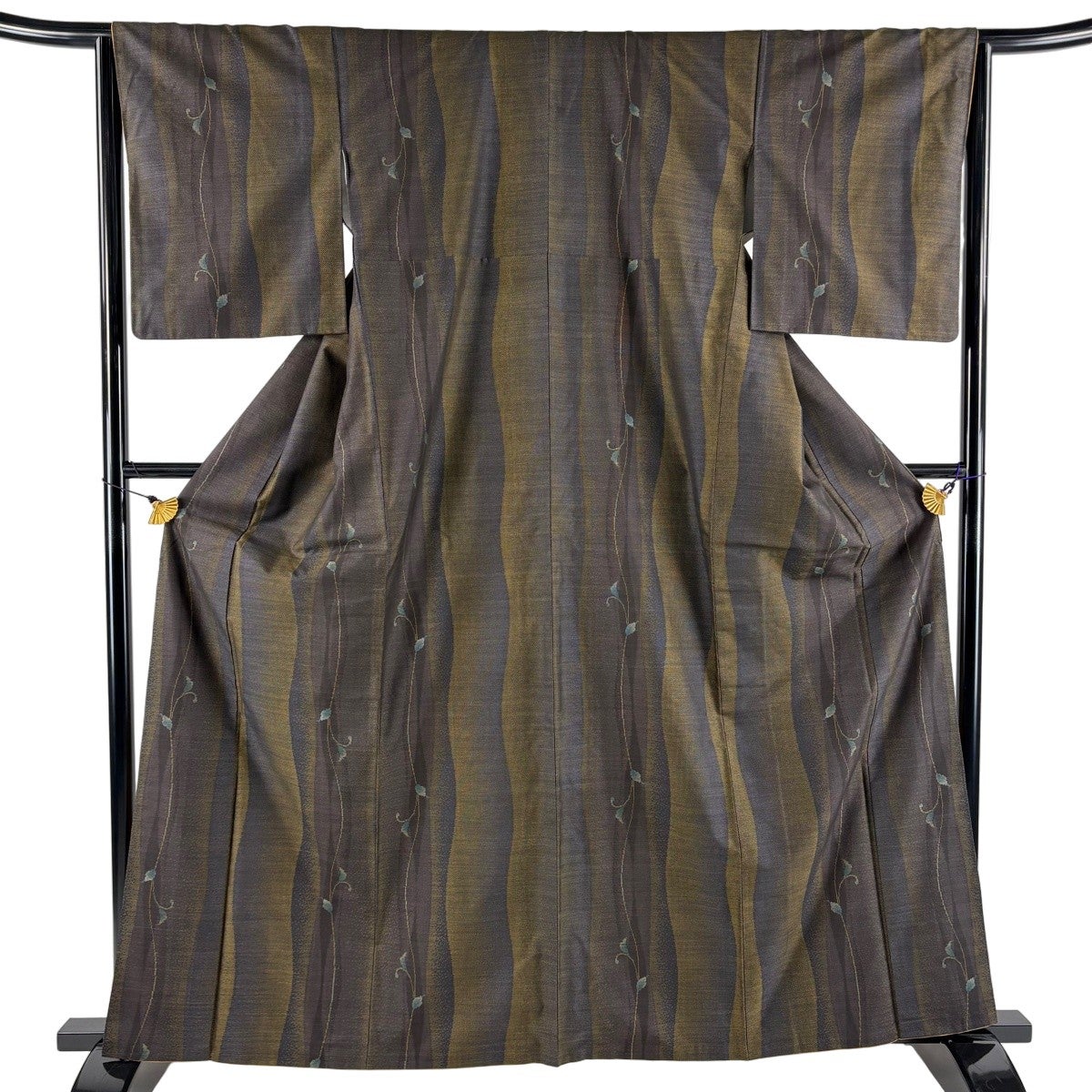 美品】 紬 身丈151cm 裄丈63cm S 袷 松 建物 焦茶色 正絹 秀品｜中古