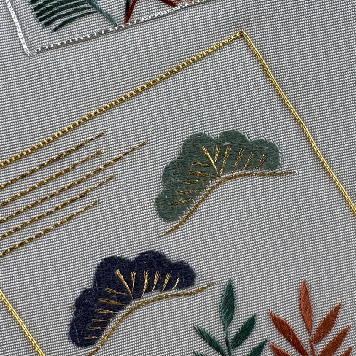 新品未使用 しつけ糸有り 銀糸刺繍 名古屋帯 美品】 名古屋帯 秀品 色紙 松 金銀糸 刺繍 灰色 正絹｜中古・古着