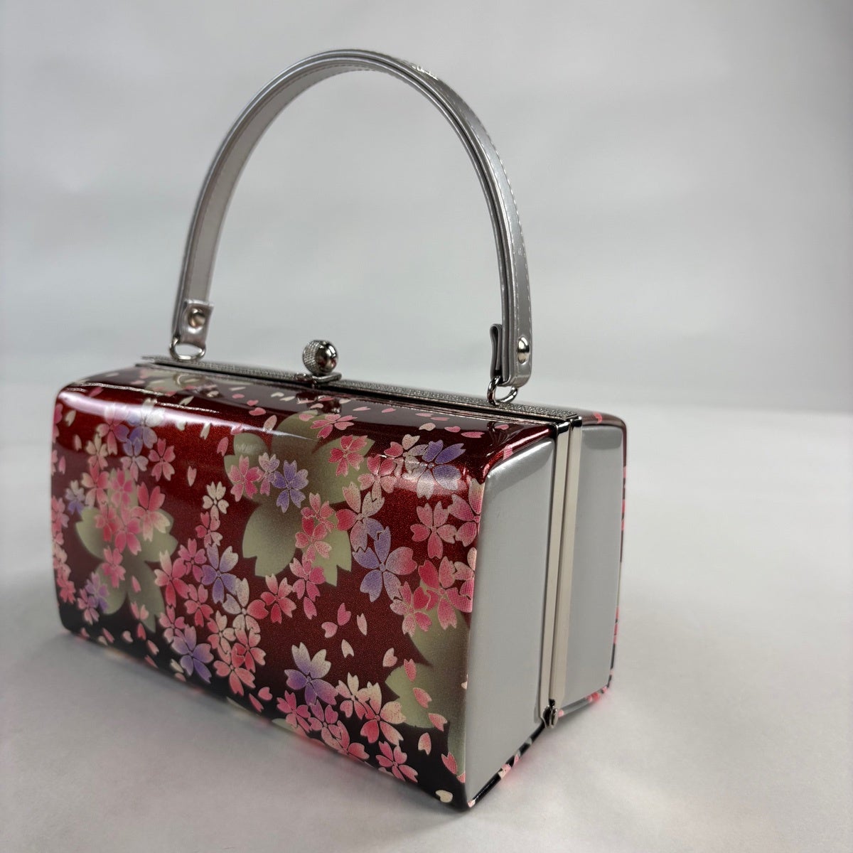 美品】和装バッグ 優品 フォーマル 桜 桜の花びら 赤黒 エナメル 和装