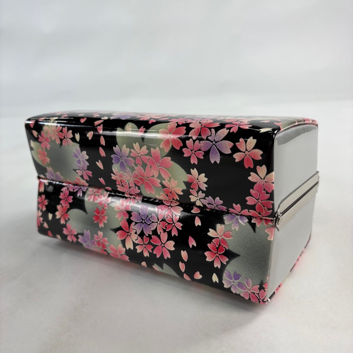 美品】和装バッグ 優品 フォーマル 桜 桜の花びら 赤黒 エナメル 和装