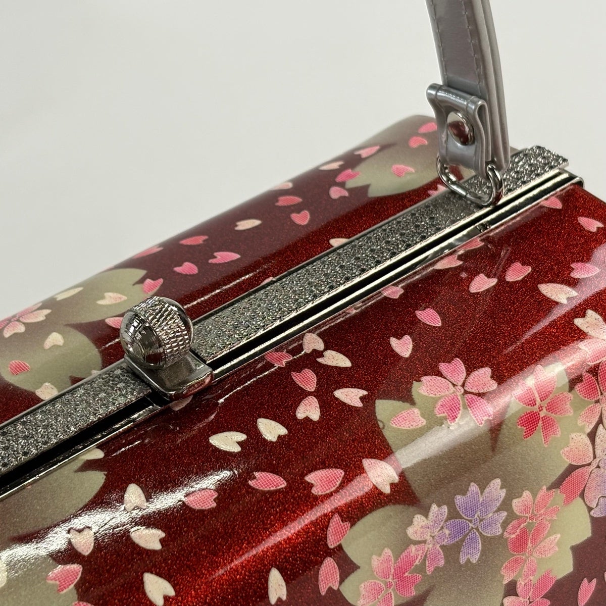 美品】和装バッグ 優品 フォーマル 桜 桜の花びら 赤黒 エナメル 和装