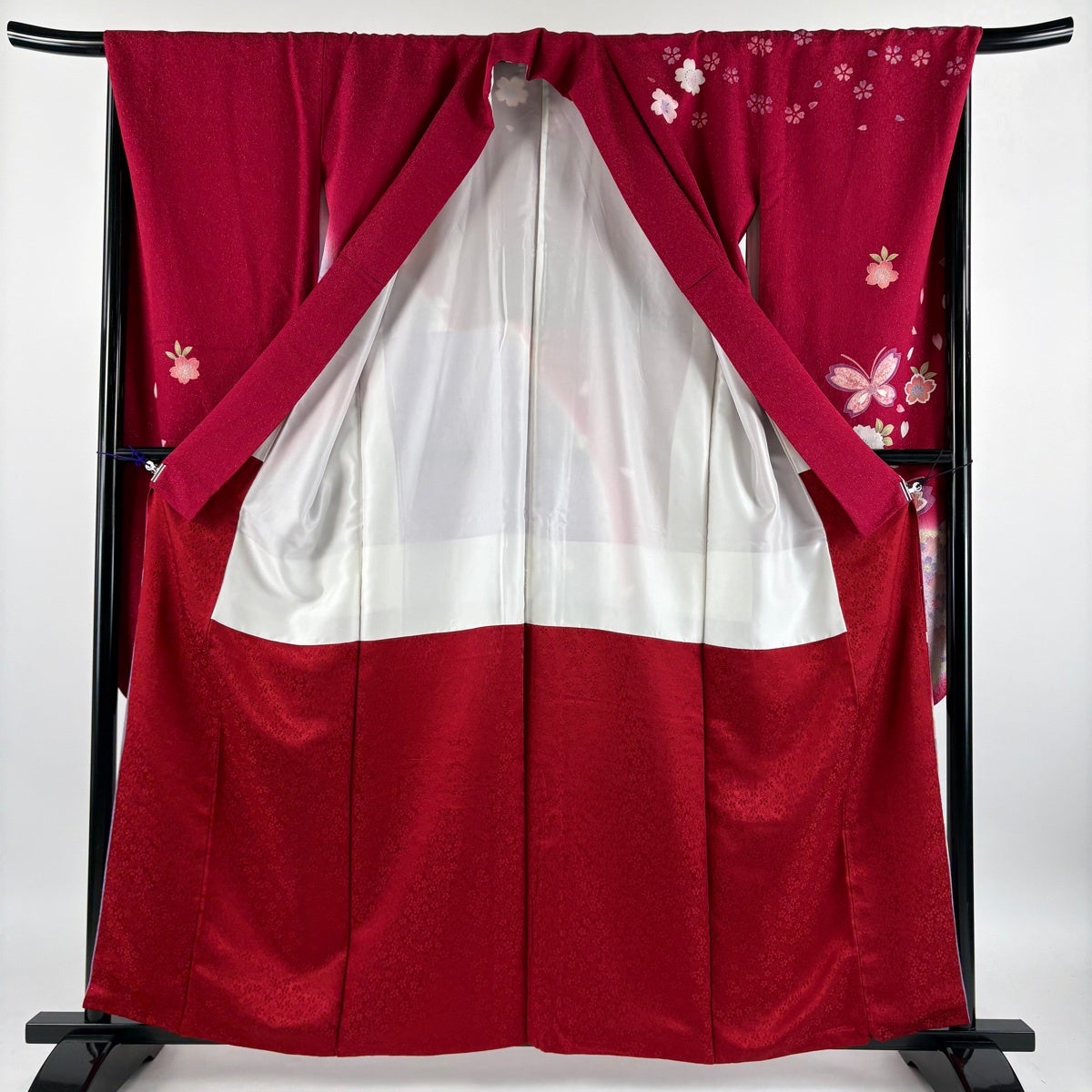 振袖 身丈159cm 裄丈68cm 正絹 名品 【中古】 振袖 身丈159cm 裄丈68.5cm L 袷 袋帯フルセット 蝶 桜 箔 銀通し 赤