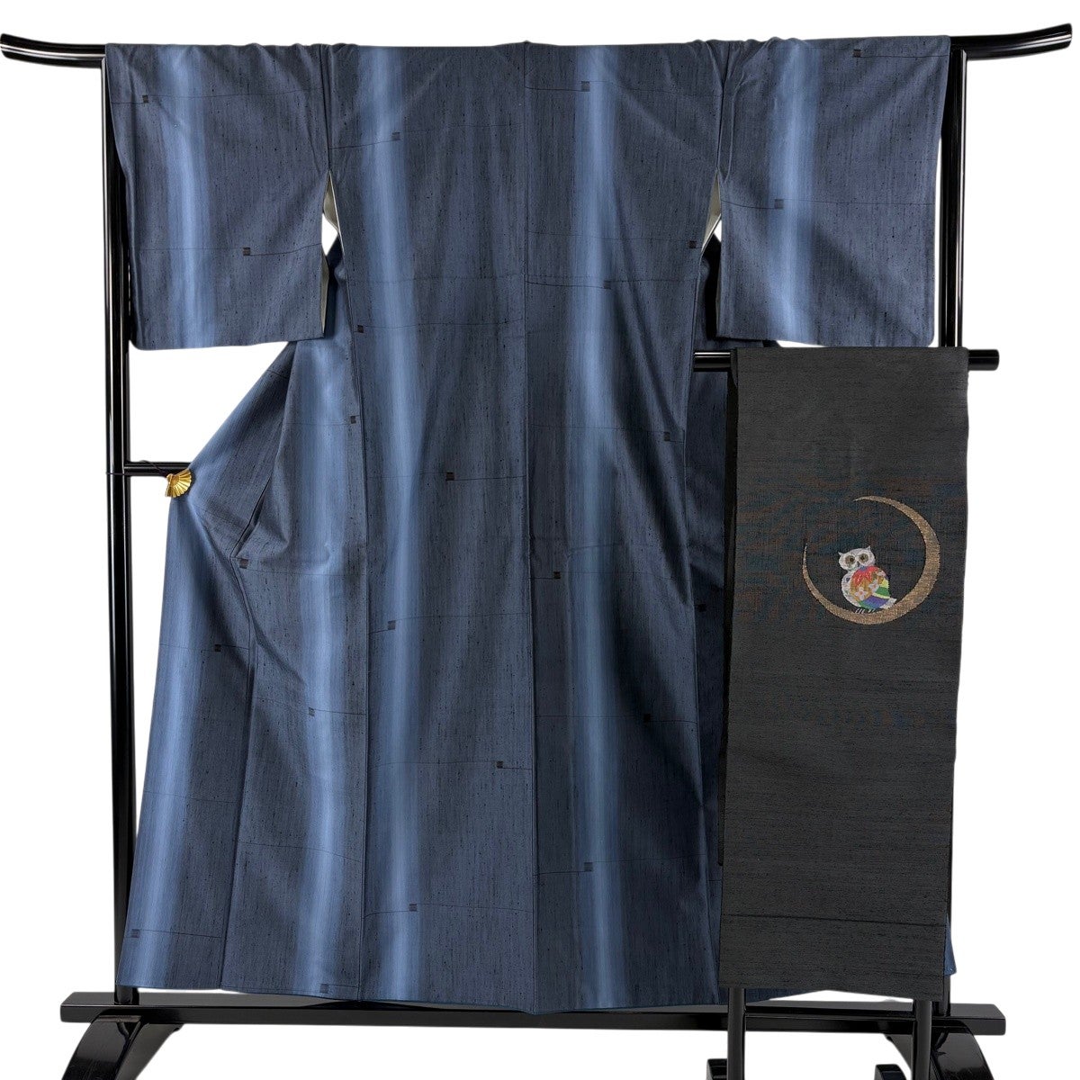 【美品】 紬 身丈154.5cm 裄丈64cm 正絹 名品 【中古】 紬 身丈154.5cm 裄丈64cm M 袷 縦縞 幾何学模様 ピンクベージュ 正絹
