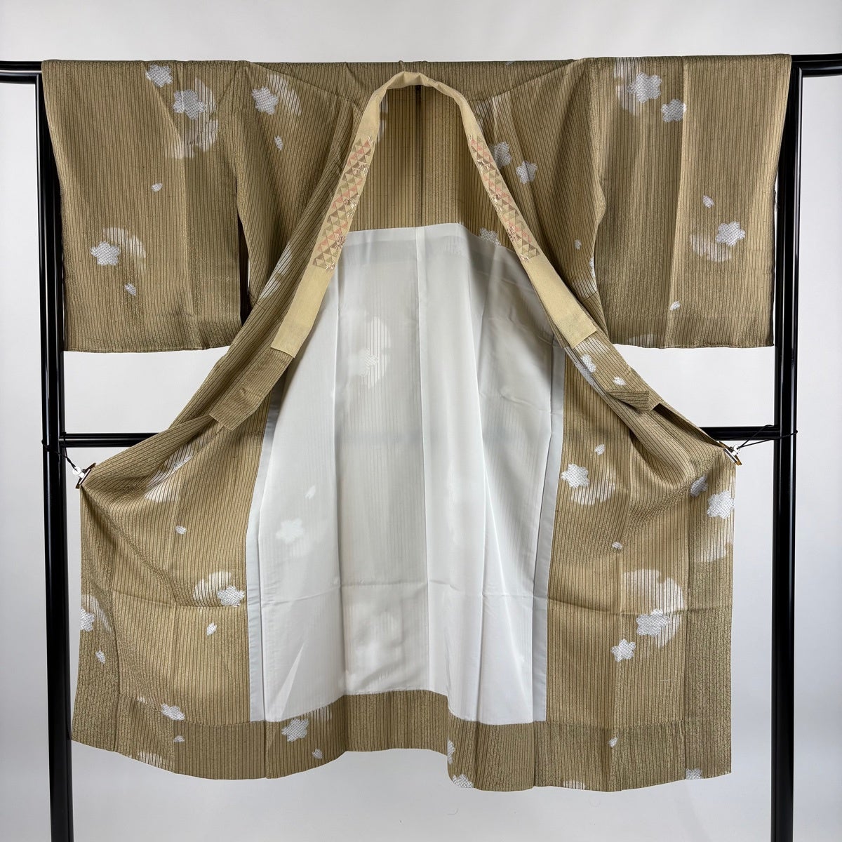 美品】 長襦袢 身丈132.5cm 裄丈66.5cm M やまと 桜 縞 茶色 正絹 秀品