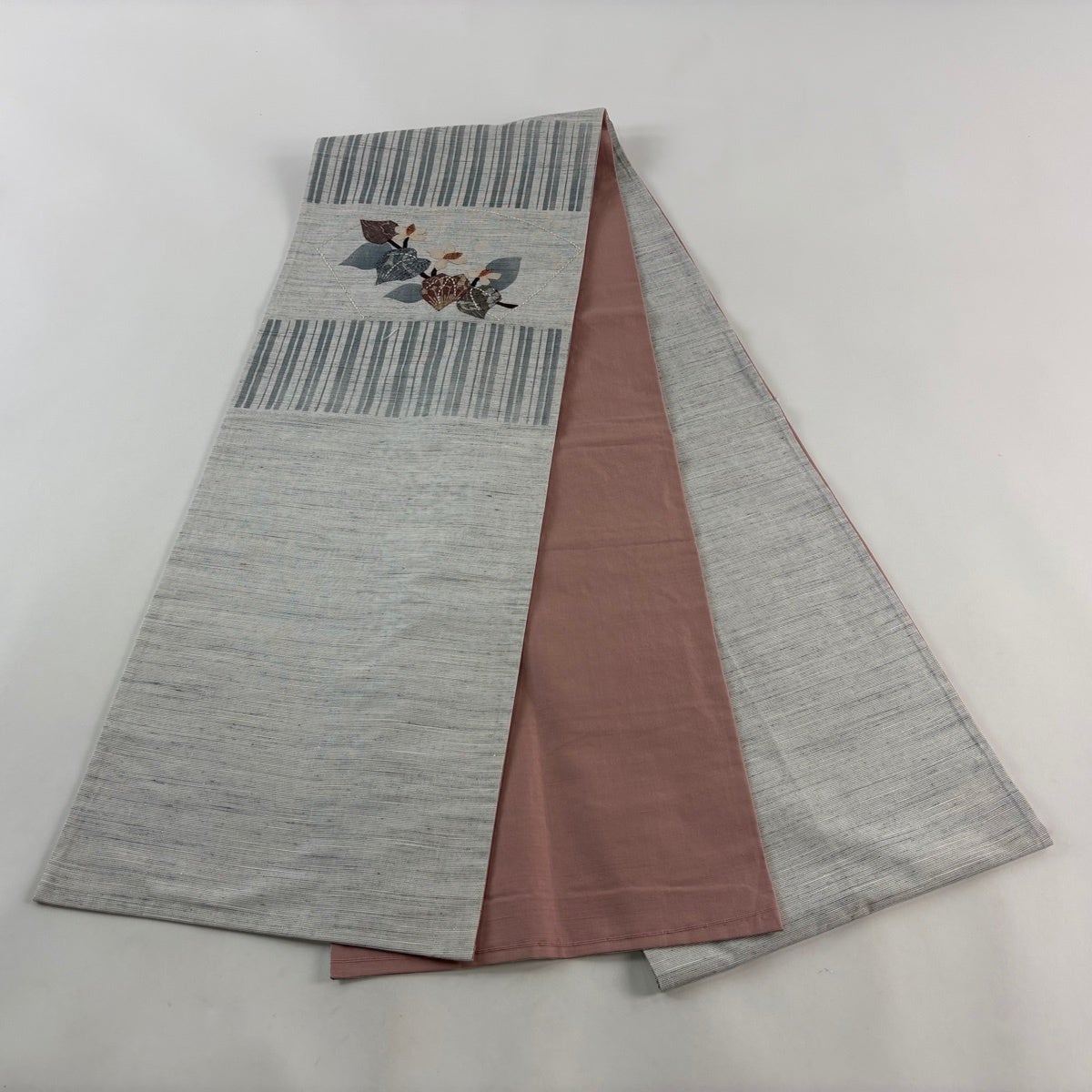袋名古屋帯 秀品 紬地 枝花 扇面 刺し子刺繍 灰色 正絹｜中古・古着