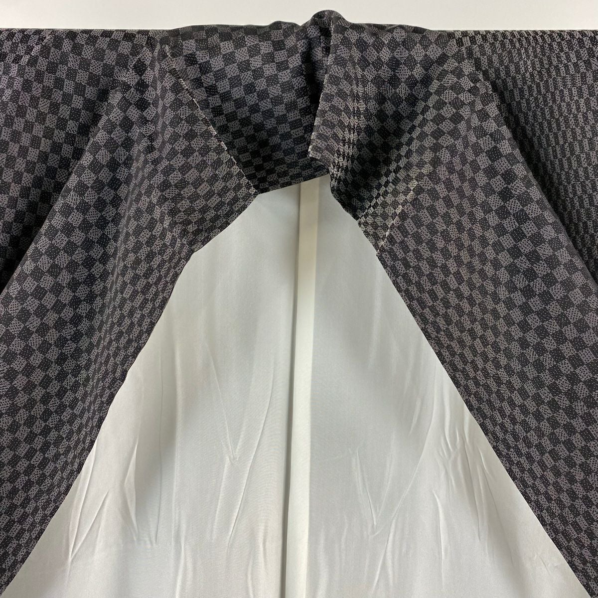 在庫一掃】 お召 身丈163cm 裄丈65cm M 袷 市松 黒灰 正絹 逸品｜中古