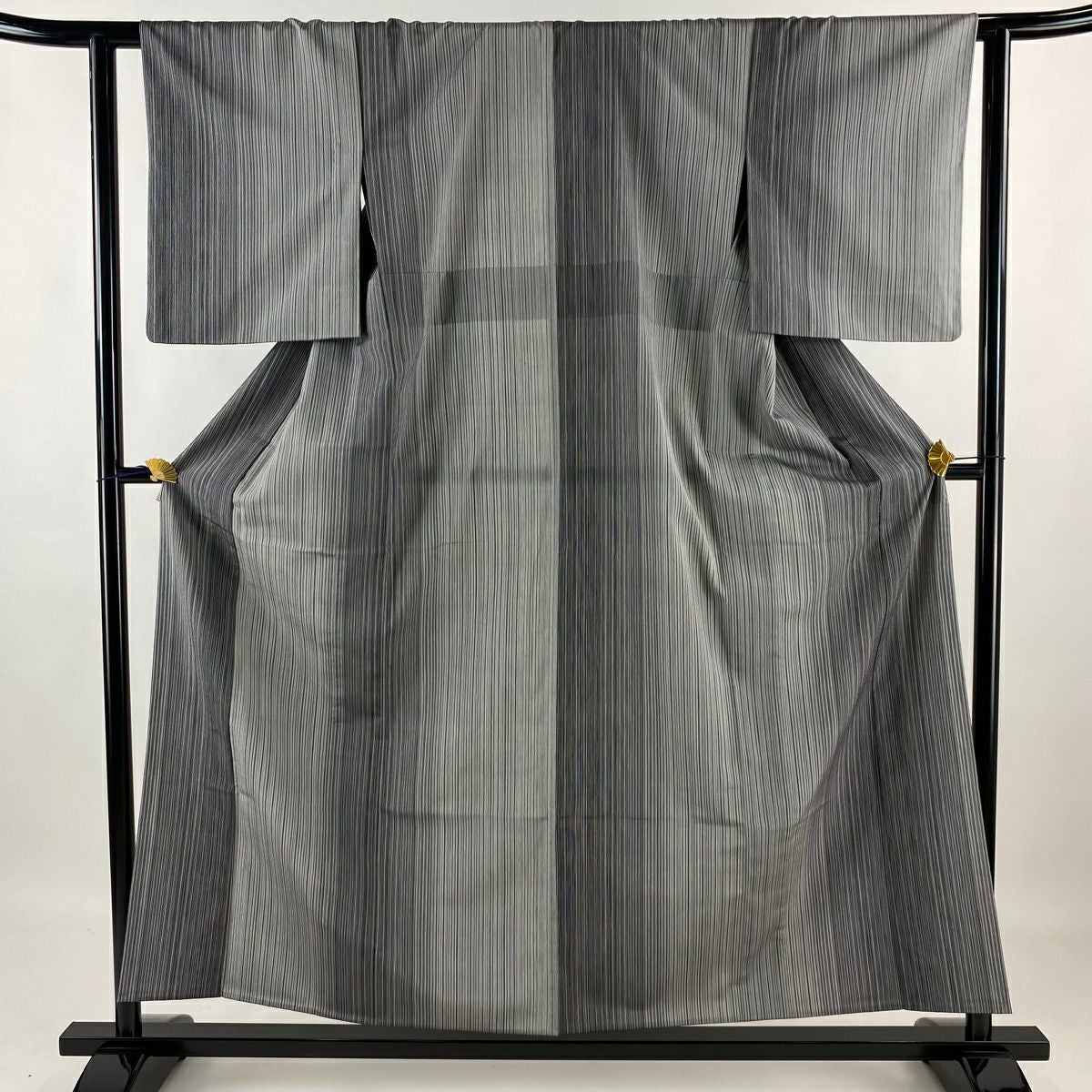 塩沢紬 身丈157cm 裄丈62cm S 単衣 縦縞 灰色 正絹 美品 名品｜中古