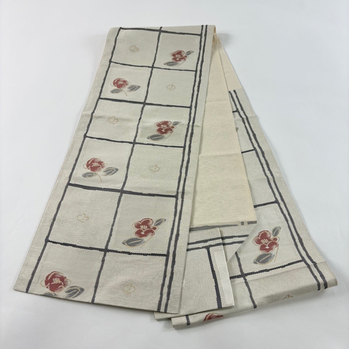 美品】 名古屋帯 優品 八寸名古屋帯 松葉仕立て 椿 花 箔 灰白 正絹