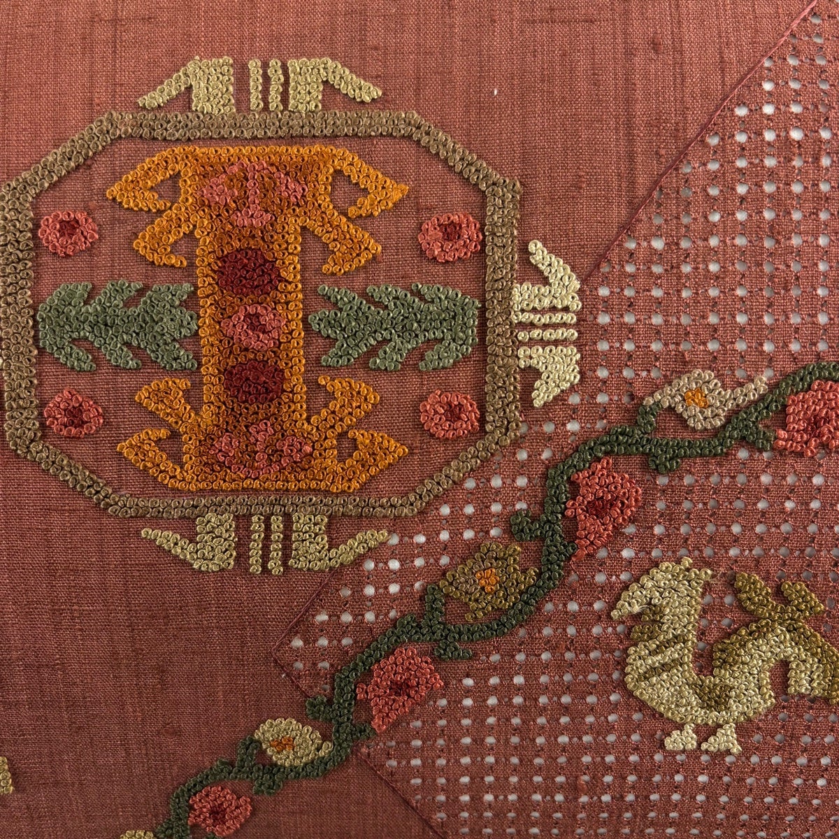 名古屋帯 秀品 紬地 草花 鳥 相良刺繍 汕頭刺繍 赤茶 正絹｜中古・古着
