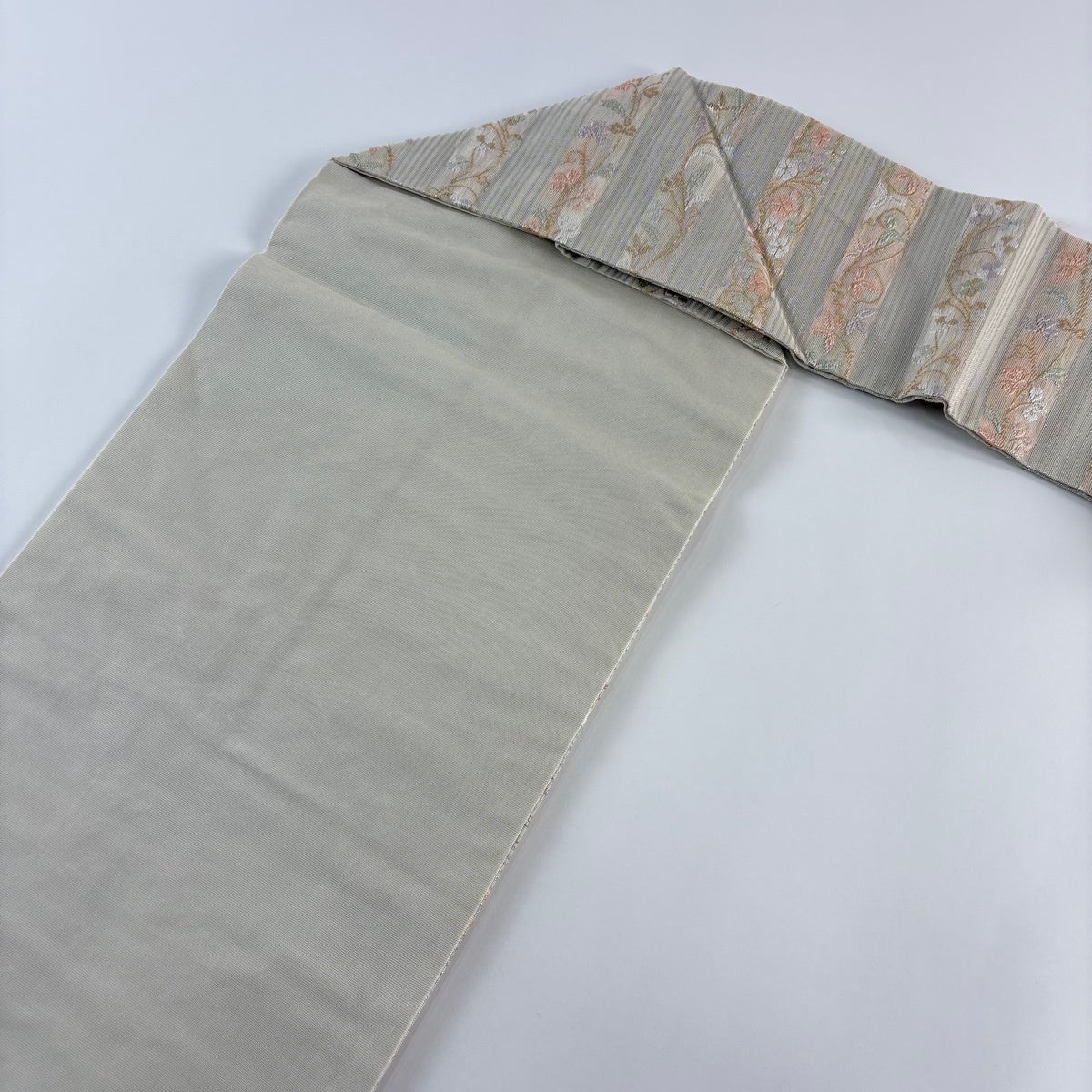 I 美品 夏物 丸に唐草唐花 金糸 六通 正絹 薄物 絽 紗 名古屋帯 美品】 名古屋帯 秀品 夏帯 紗 花唐草 縞 刺繍 金銀糸 灰緑 正絹｜中古