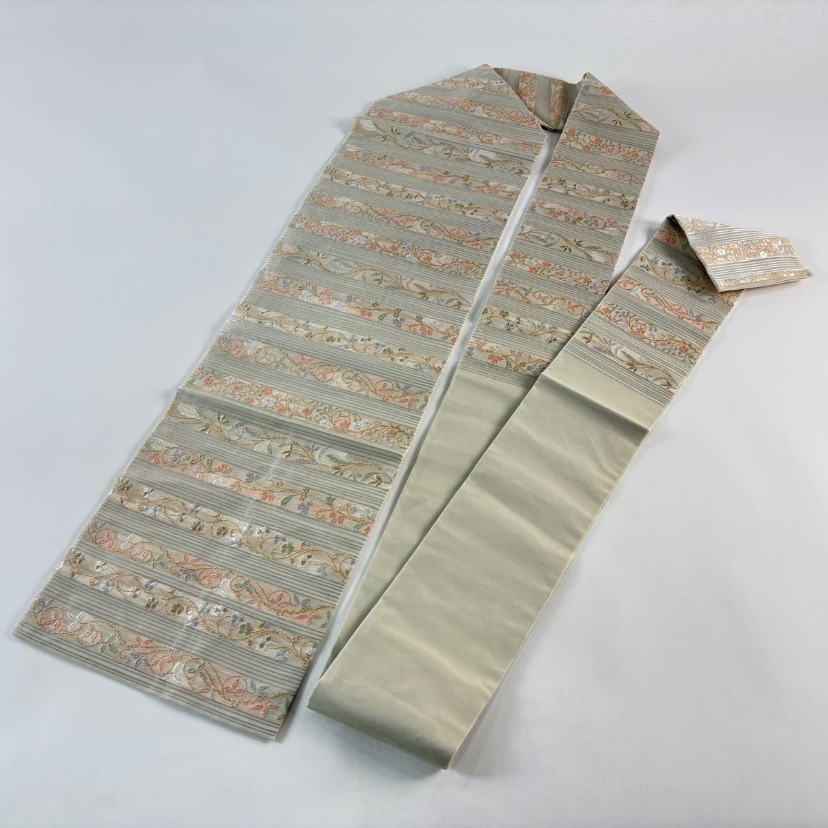 美品】 名古屋帯 秀品 夏帯 紗 花唐草 縞 刺繍 金銀糸 灰緑 正絹｜中古