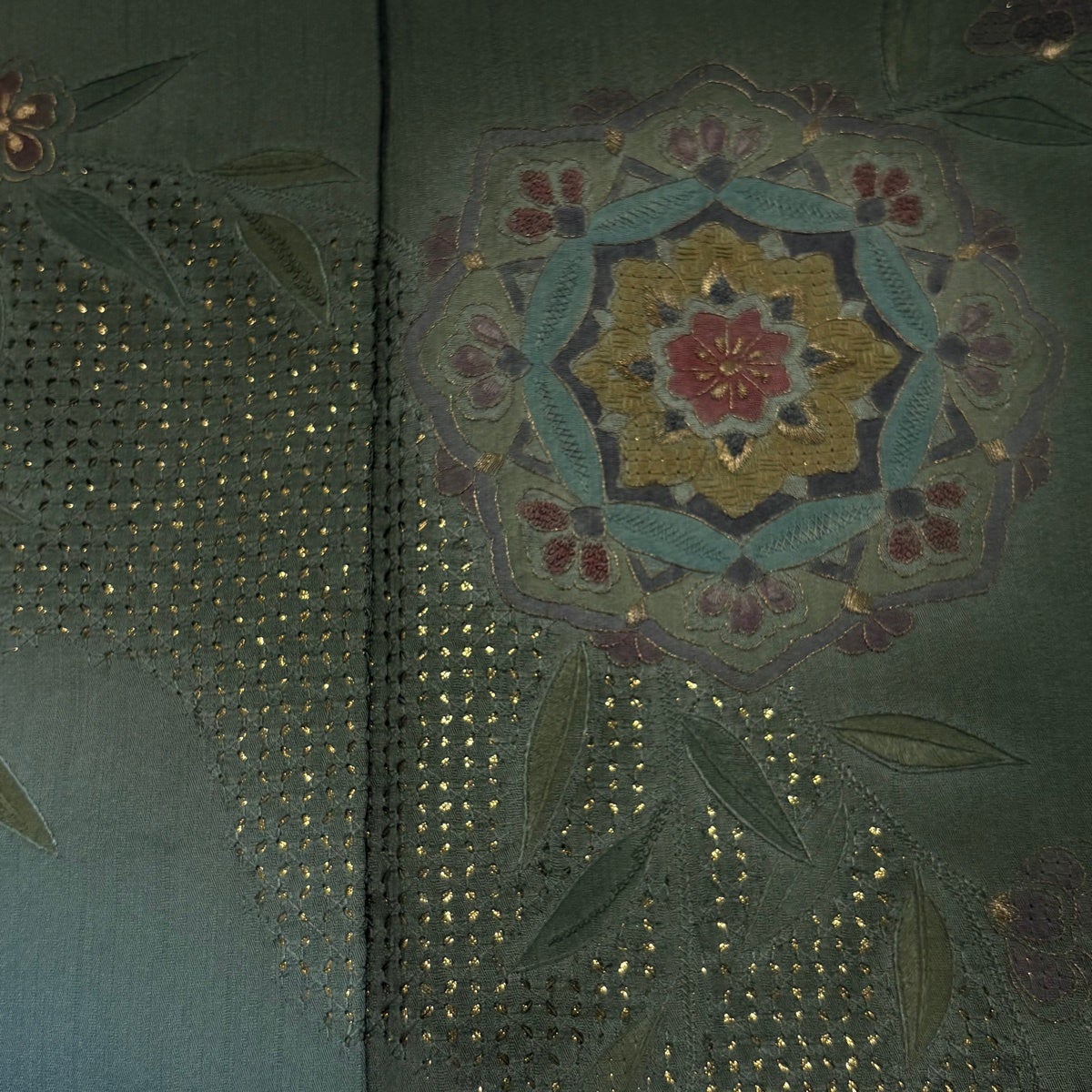 付下げ 身丈161cm 裄丈66cm M 袷 華文 草花 箔 刺繍 緑 正絹 名品