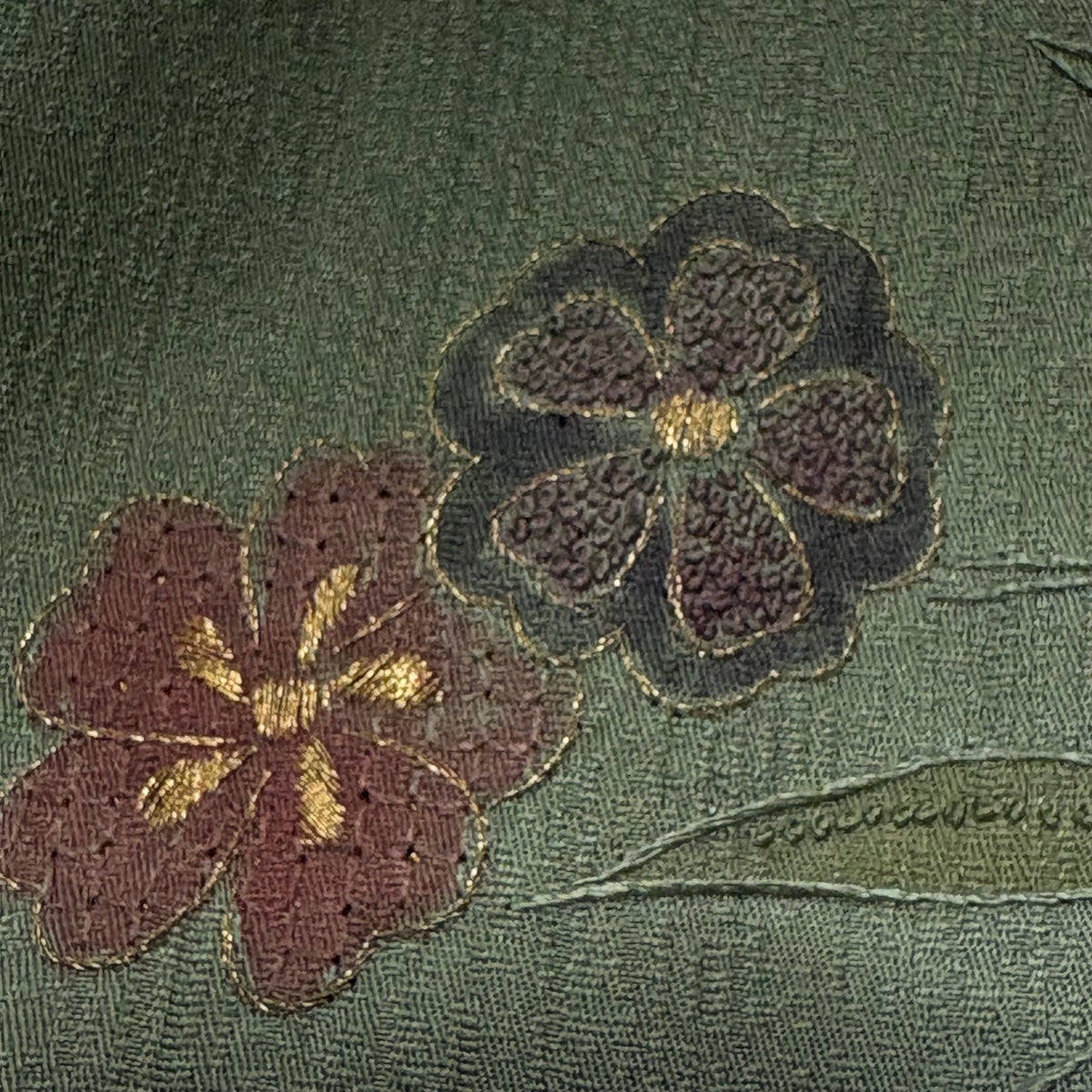 602mh35〇総絞り 付下げ やや身幅広め 刺繍 花 黄緑〇美品 付下げ 身丈161cm 裄丈66cm M 袷 華文 草花 箔 刺繍 緑 正絹 名品