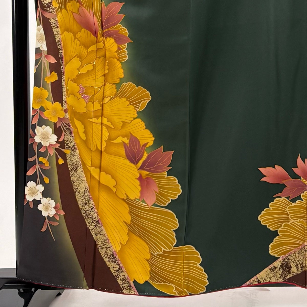 振袖 身丈161cm 裄丈65cm M 袷 桜 牡丹 箔 金彩 深緑 正絹 秀品｜中古