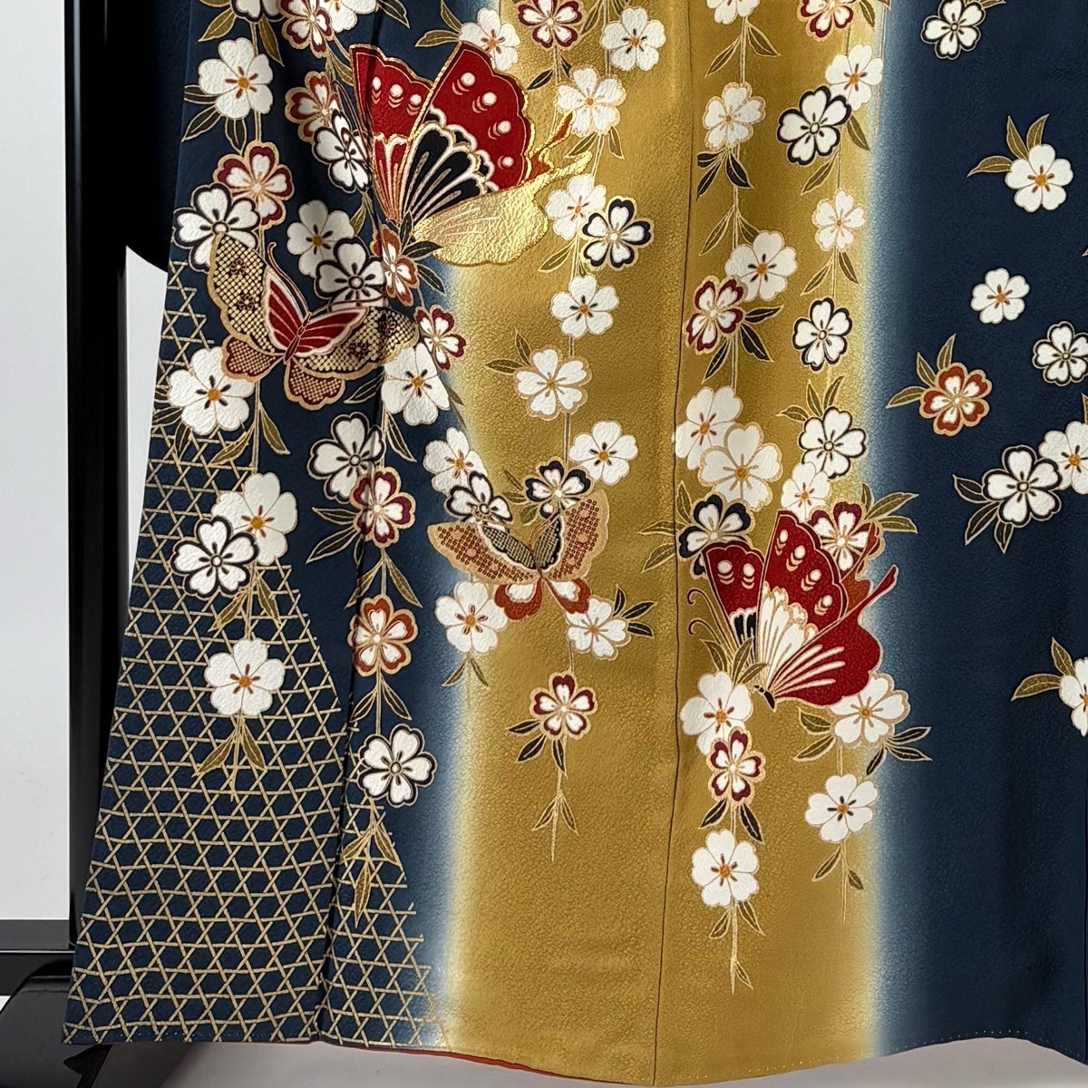 振袖 身丈160.5cm 裄丈64cm M 袷 蝶 桜 金糸 金彩 紺色 正絹 秀品