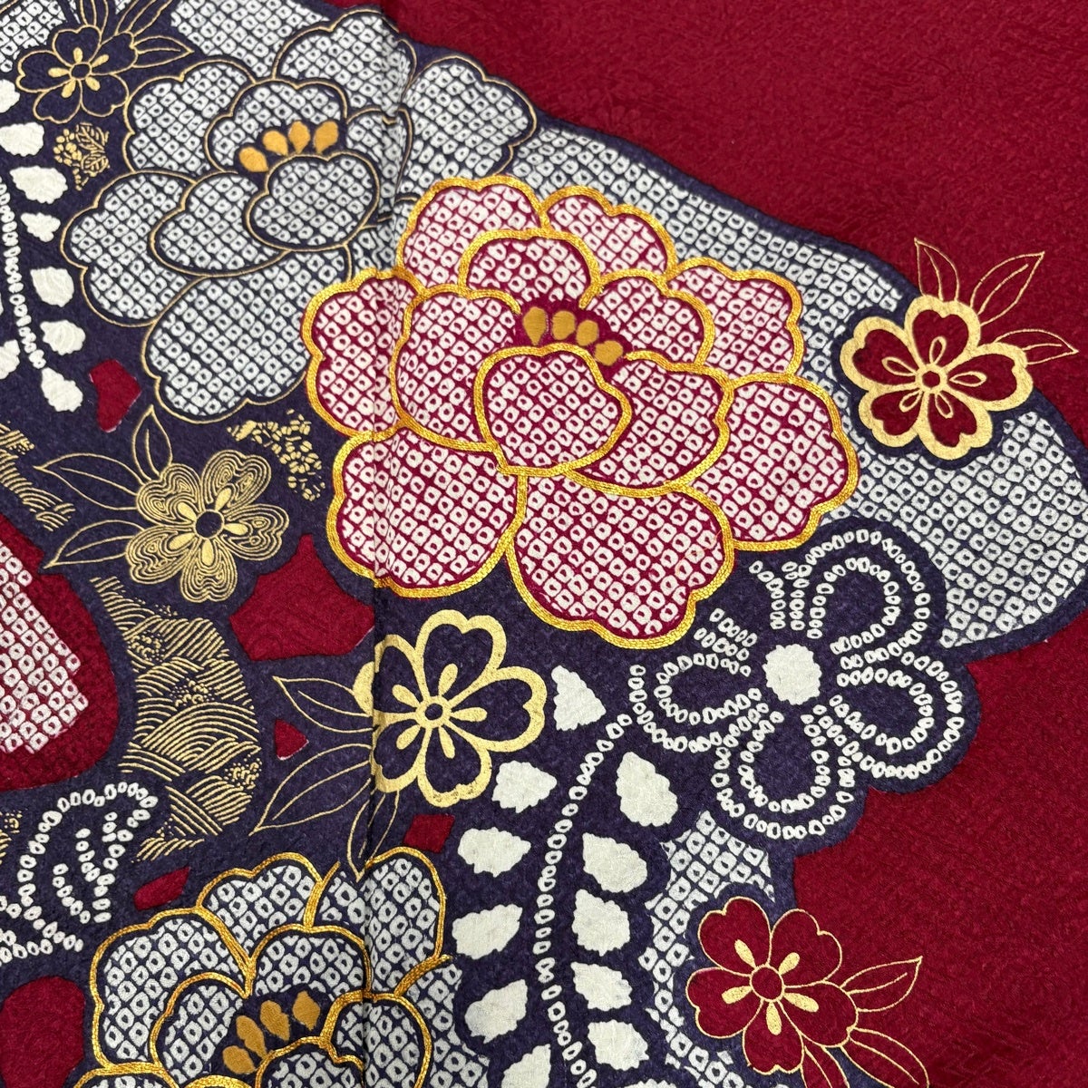 美品】 振袖 身丈165.5cm 裄丈67cm M 袷 牡丹 桜 金糸 刺繍 えんじ色