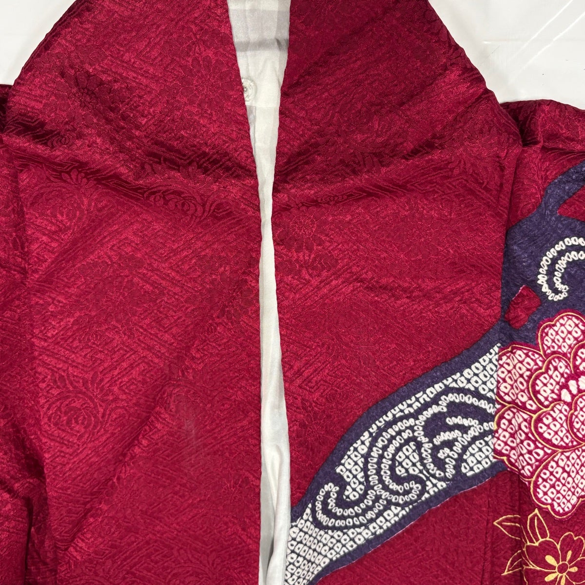 美品】 振袖 身丈165.5cm 裄丈67cm M 袷 牡丹 桜 金糸 刺繍 えんじ色