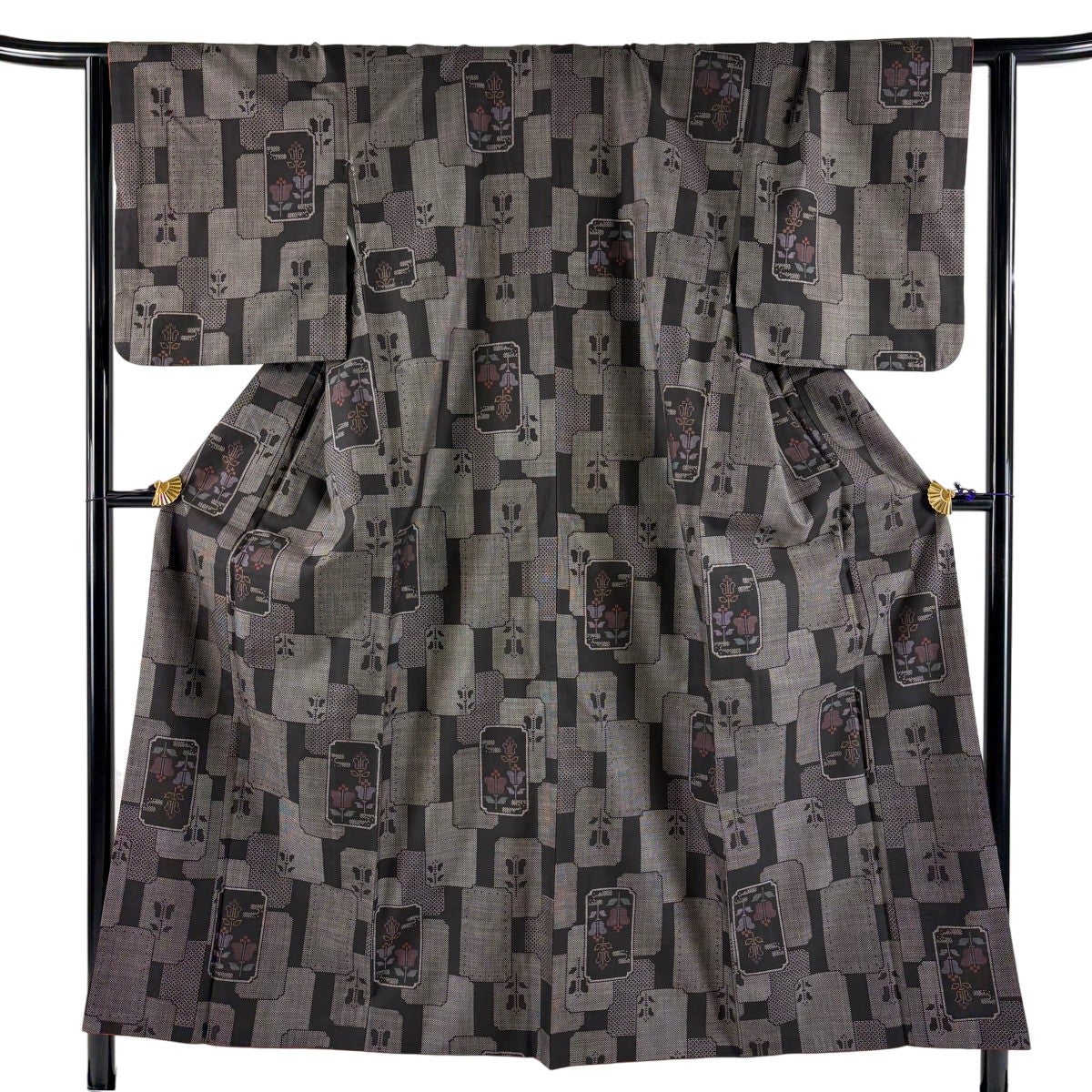 【美品】 大島紬 身丈162cm 裄丈67cm 正絹 名品 【中古】 大島紬 身丈162.5cm 裄丈65.5cm M 袷 純泥染 証紙あり 扇 梅唐草 藍色