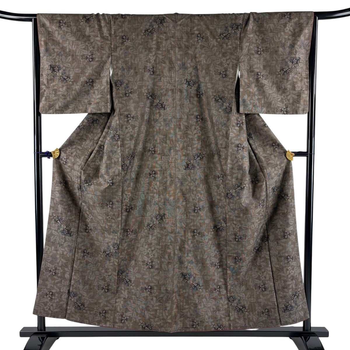 【美品】 紬 身丈160.5cm 裄丈65cm 正絹 名品 【中古】 美品】 紬 身丈162.5cm 裄丈65cm M 袷 葉と実 シルエット 焦茶色 正絹