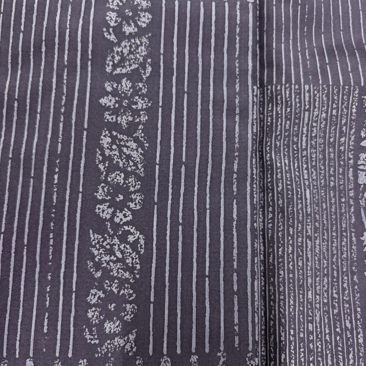 付下げ 身丈153cm 裄丈63.5cm 正絹 名品 【中古】 美品】 付下げ 身丈153cm 裄丈63.5cm S 袷 落款あり 縦縞 草花 紫 正絹