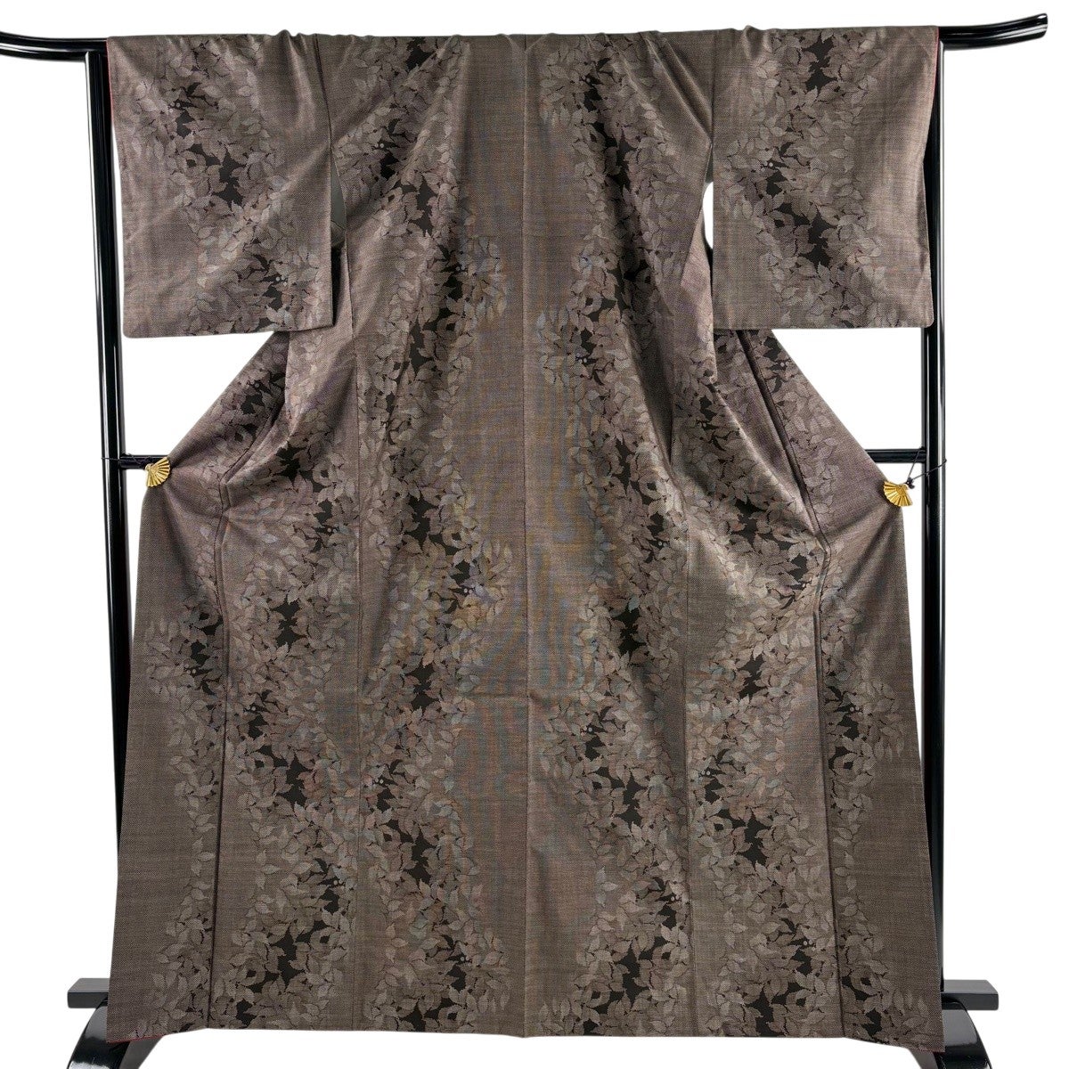 美品】 紬 身丈165.5cm 裄丈67cm M 袷 葉柄 焦茶色 正絹 秀品｜中古