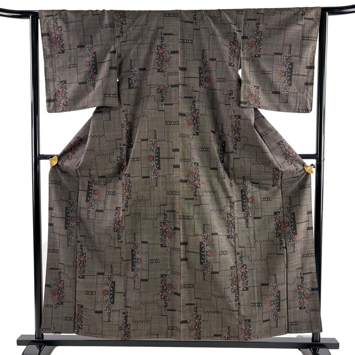 紬 身丈157.5cm 裄丈62cm 正絹 逸品 【中古】 紬 身丈157cm 裄丈64cm M 袷 草花 幾何学 焦茶色 正絹 秀品｜中古