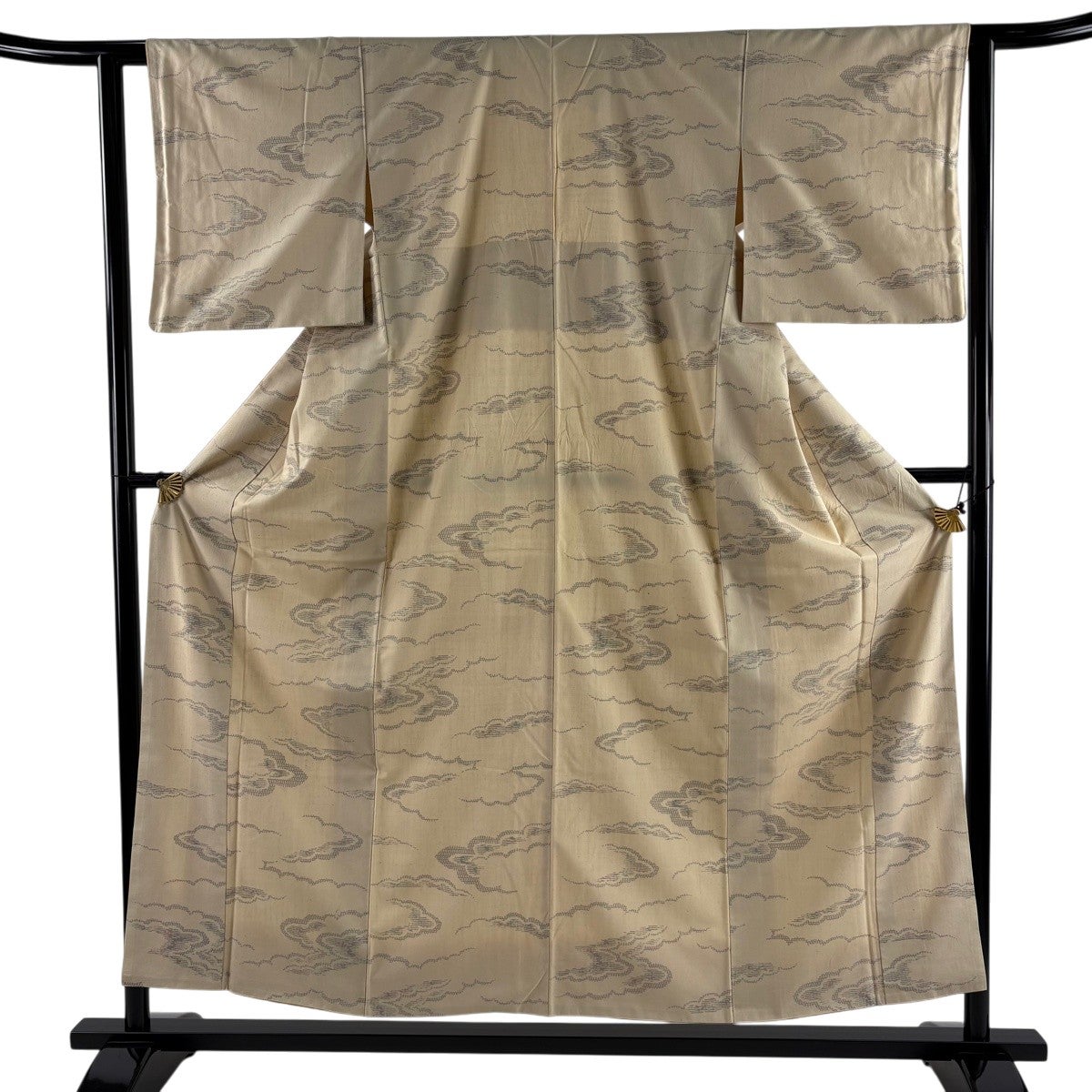 紬 身丈154cm 裄丈61cm S 袷 やまと 雲文 亀甲絣 ベージュ 正絹 秀品