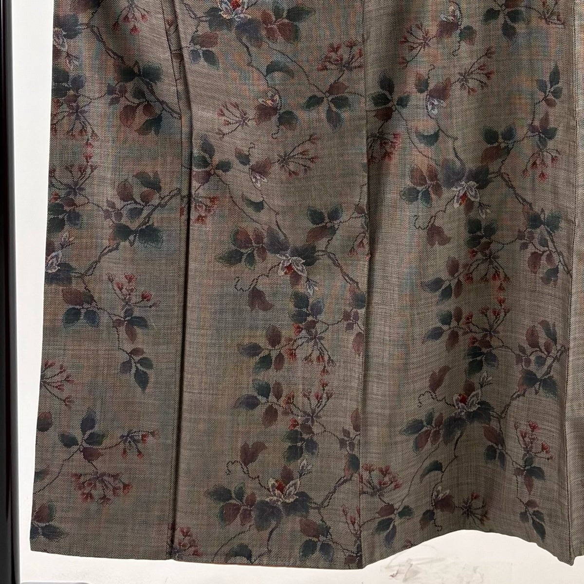 美品】 紬 身丈151cm 裄丈62cm S 袷 枝花 焦茶色 正絹 秀品｜中古