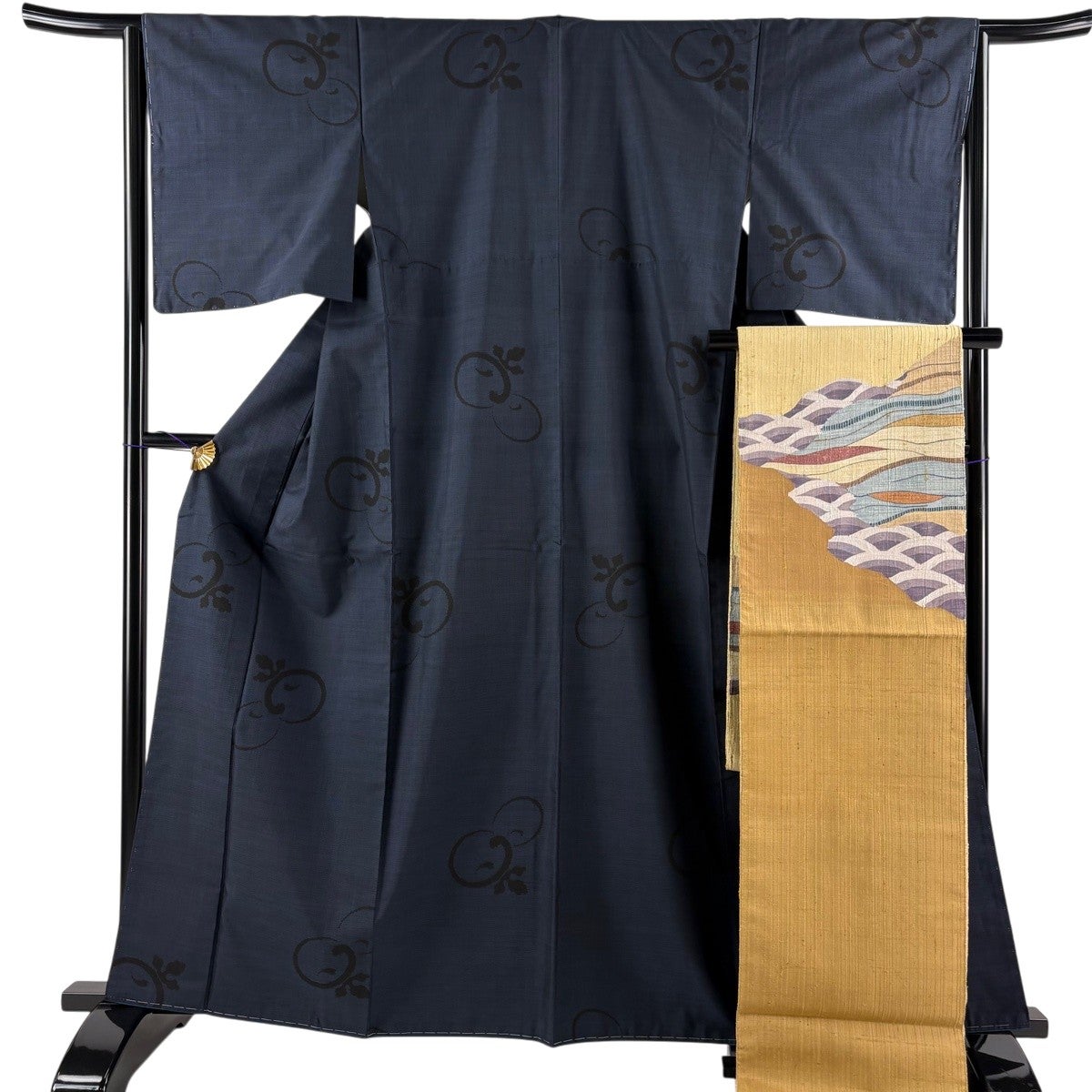 大島紬/美品/茶泥/逸品/仕立上がり/適応身長150～157㎝/9498 本場奄美大島紬 着物 正絹 袷 泥染 7マルキ 一元式 こげ茶地 華文